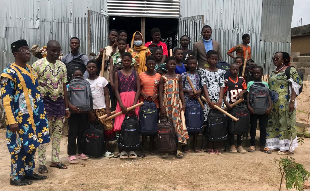L'ONG ANAJA étend son programme de dotation de kits scolaires à Lala-Feing pour la rentrée 2025â€“2026
